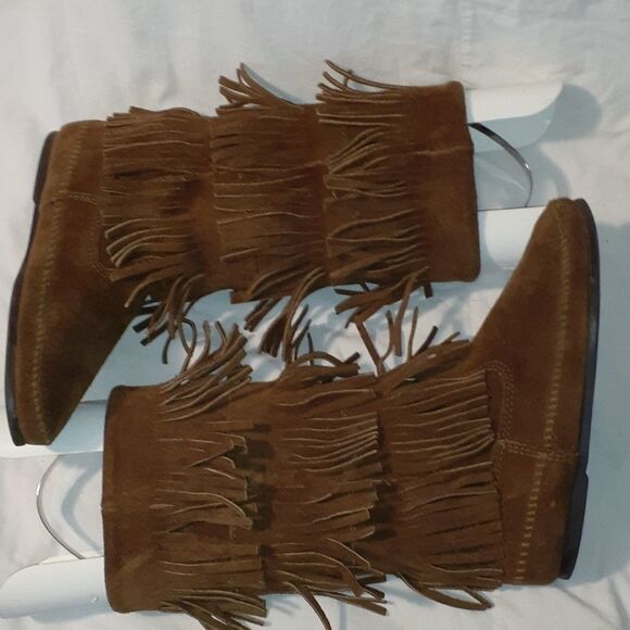 Minnetonka 3 Levels of Fringe‎ Tall Suede Boots 8 - Picture 3 of 9